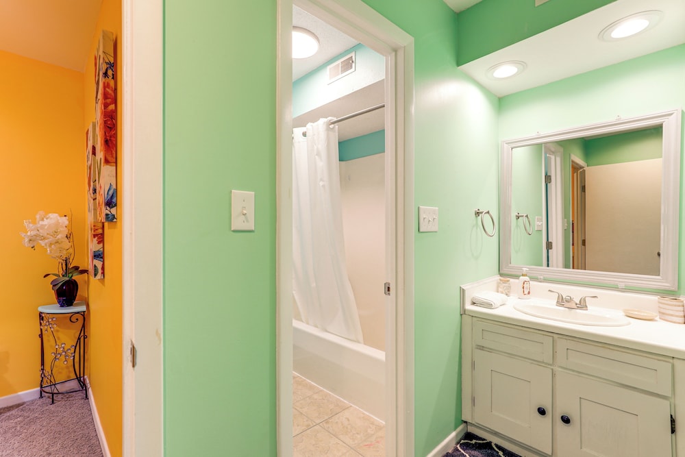Steps to Shore + Pool Access: Myrtle Beach Condo