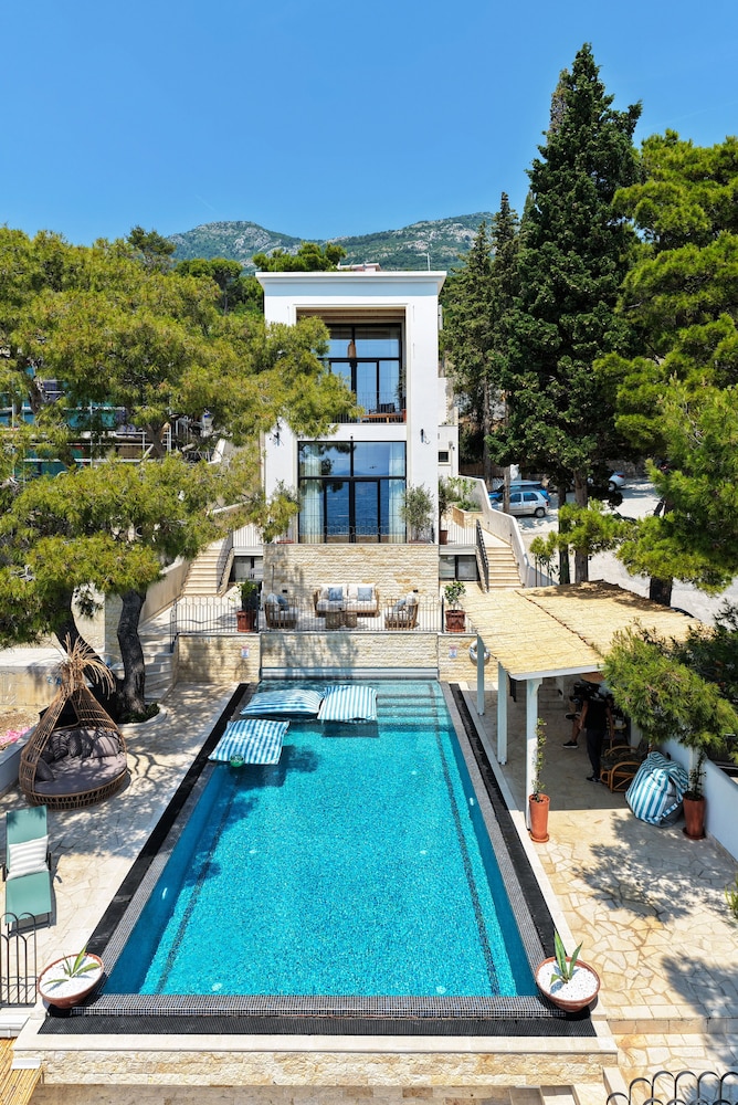 SeiSensi Luxury Beach Villa