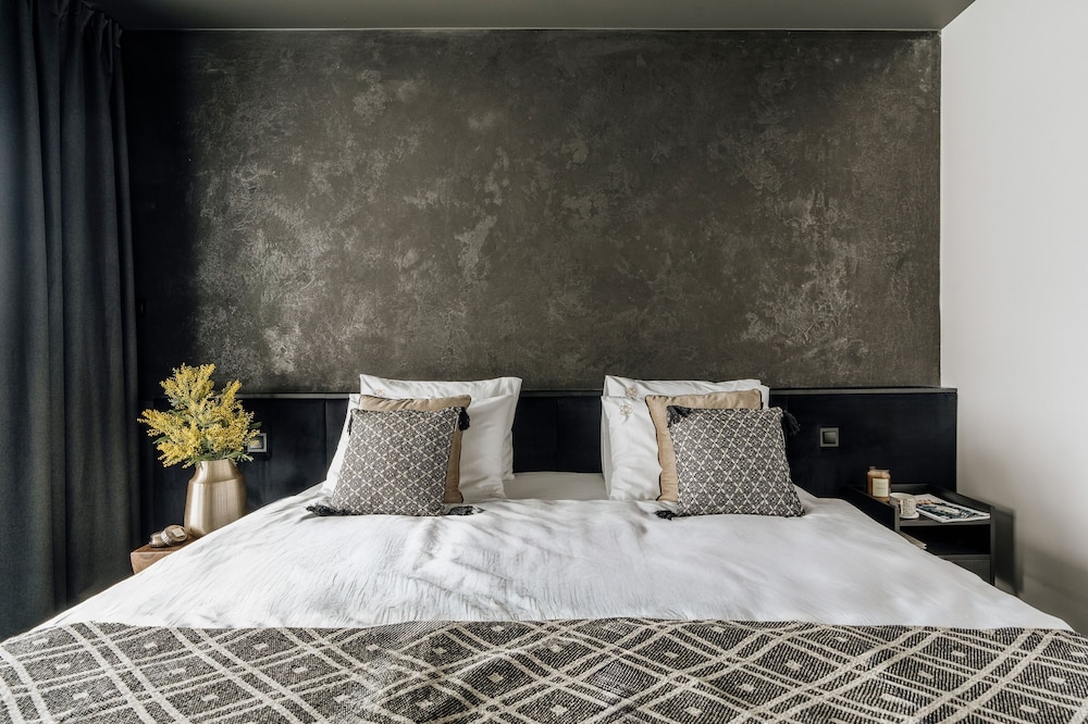 Crystal Pine Spa - LoftAffair Collection