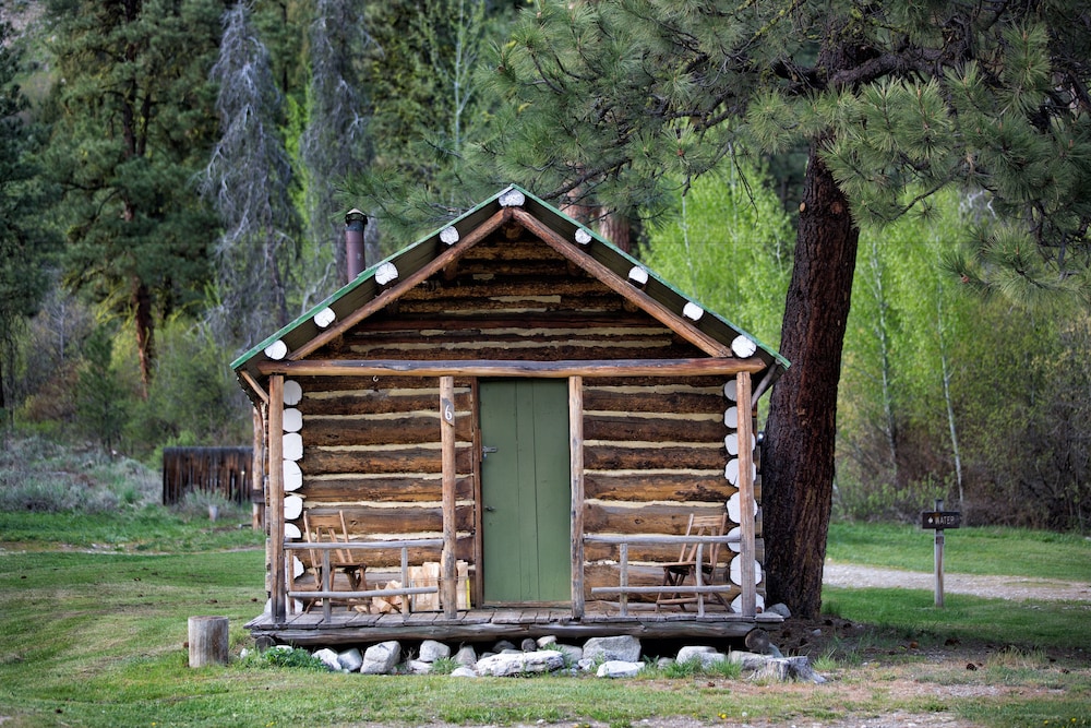 Sawtooth Lodge