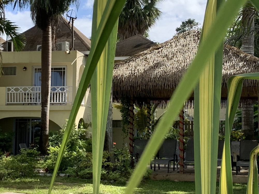 King Suite at Oceanview Resort in Jamaica - Enjoy 7 Miles Of White Sand Beach! 1 Bedroom Villa by RedAwning