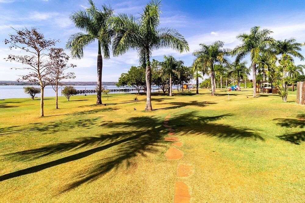 Apt Facing Lake Paranoa - Clr314