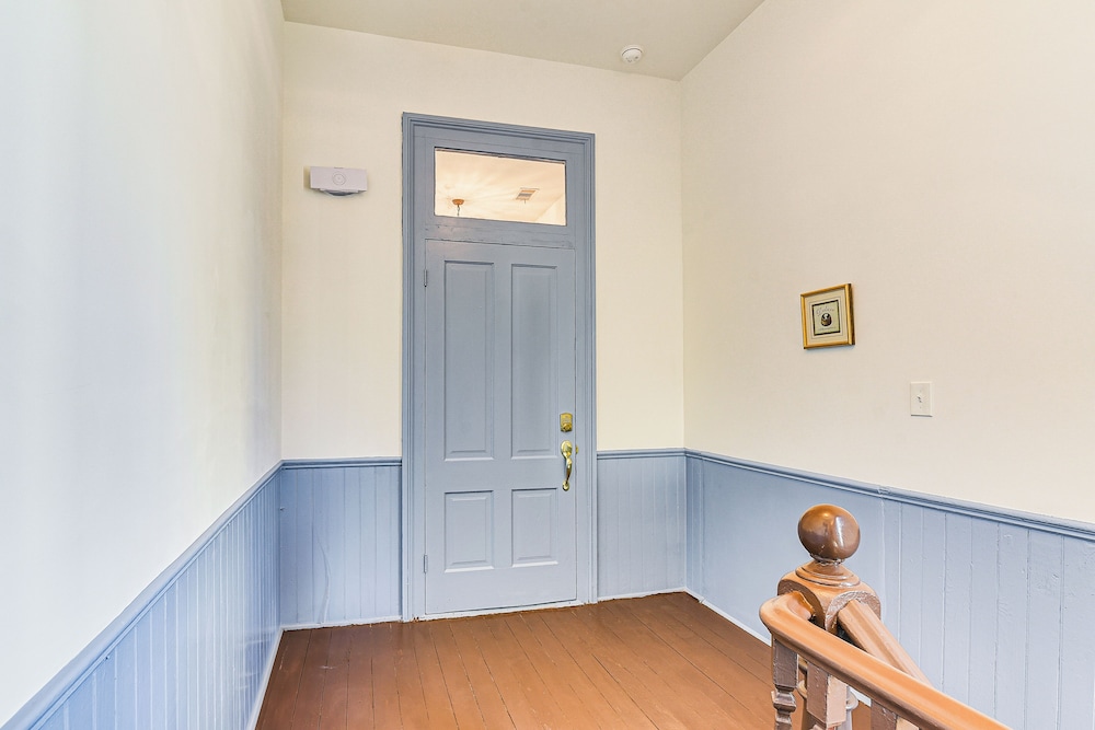 < 1/2 Mi to The Strand: Historic Galveston Apt!