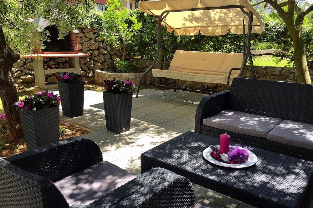 Apartment in Vir Near Jadro Beach