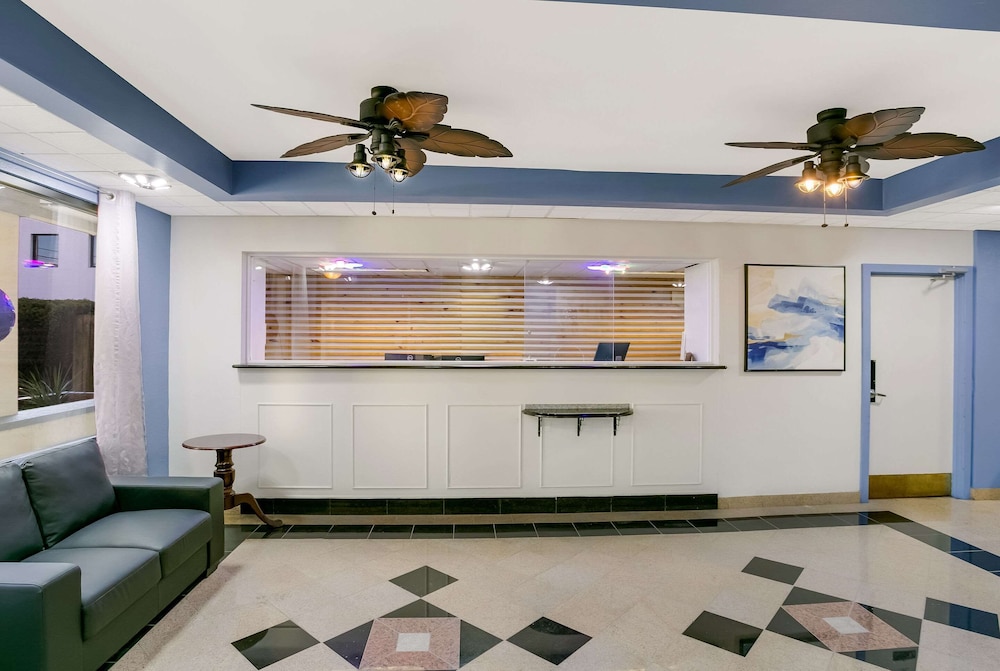 Lancaster Vacations - Rodeway Inn - Property Image 6