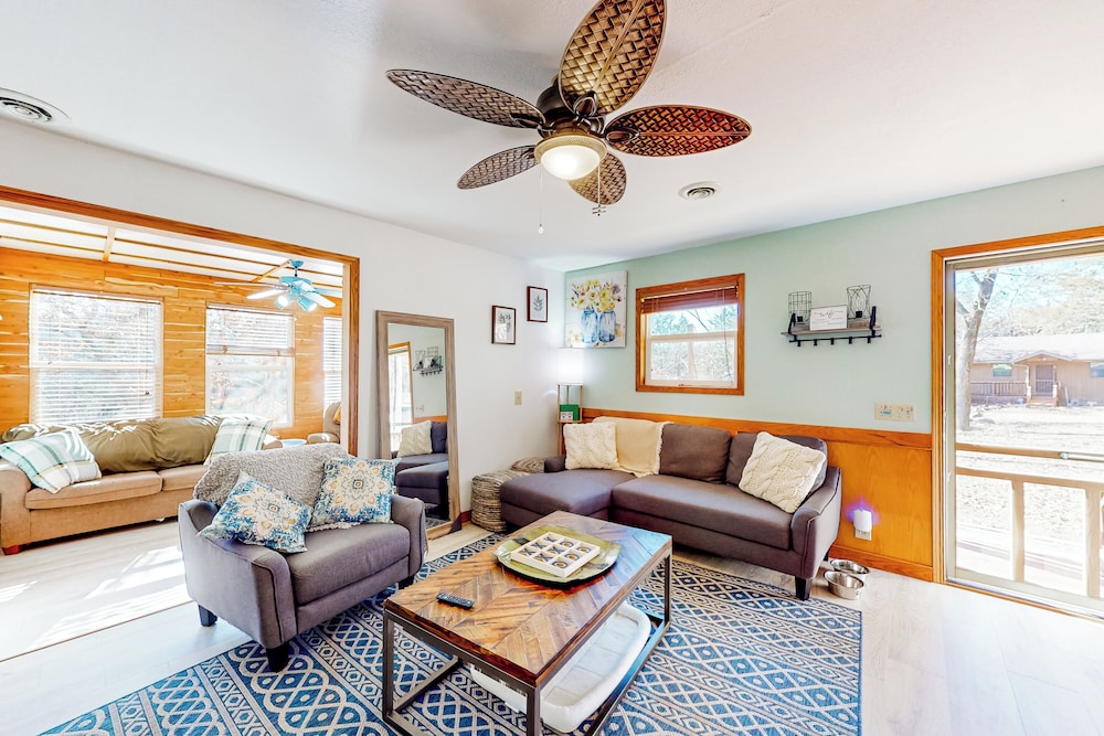 Relax at 'the Cove' Waterfront Getaway