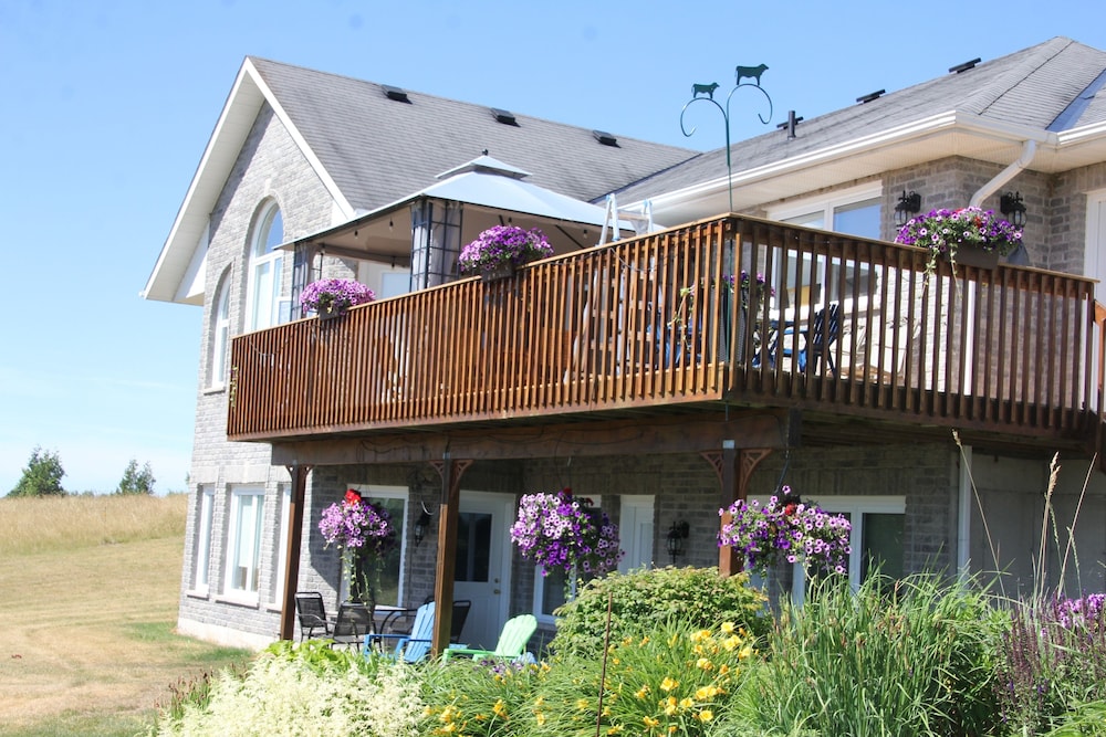 Golden Pathways Retreat and B&B