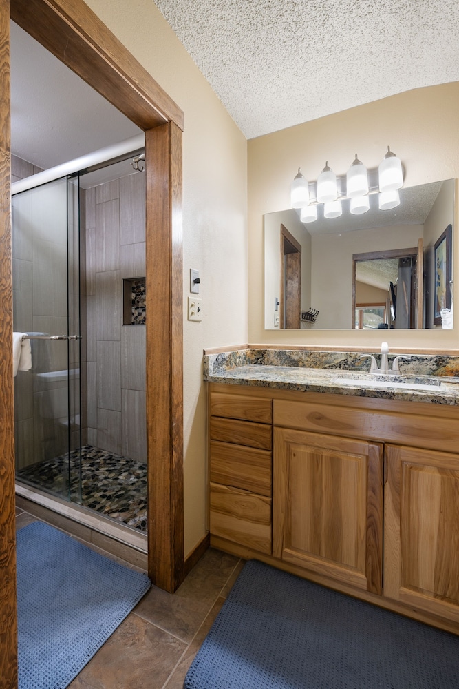 Fp300 Foxpine Inn 2 Bedroom Condo