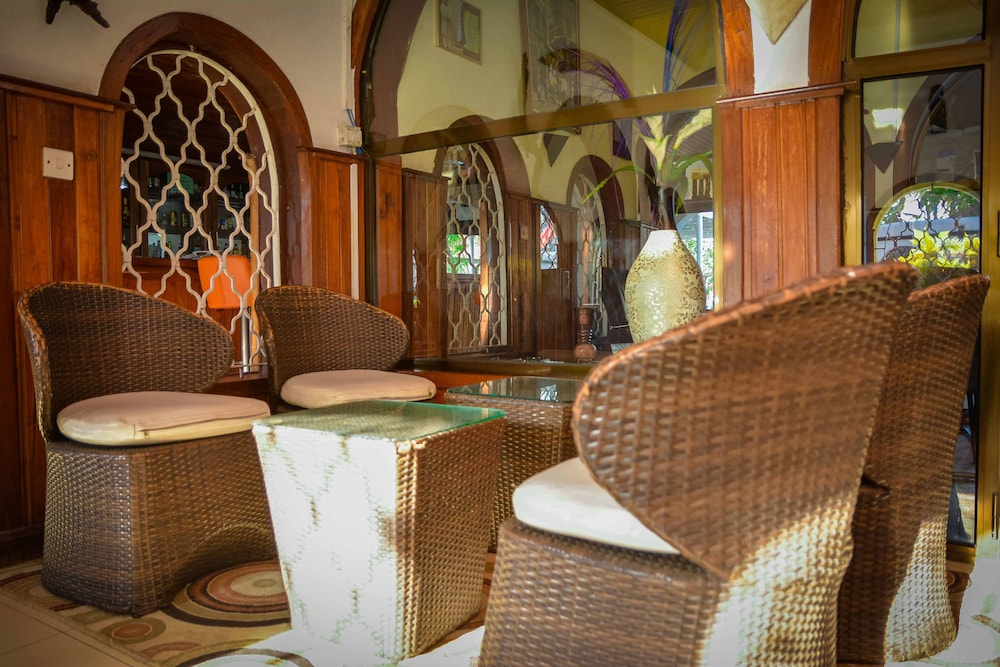 Best Western Jangwani Sea Breeze Hotel