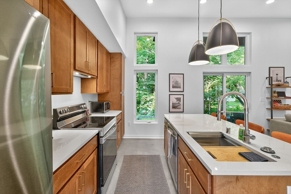 500 House - Unit A 1 Bedroom Townhouse