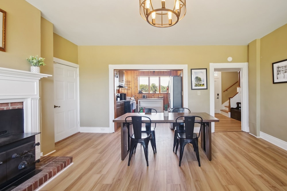 Peaceful Retreat With Scenic Surroundings 4 Bedroom Home