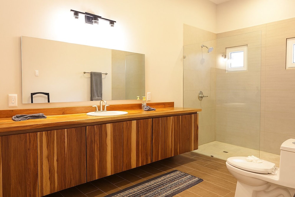 Casa Luminiere- Keyhole Bay #5 3 Bedroom Home