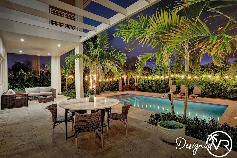 Luxurious Beach Retreat w/ Heated Pool&basketball