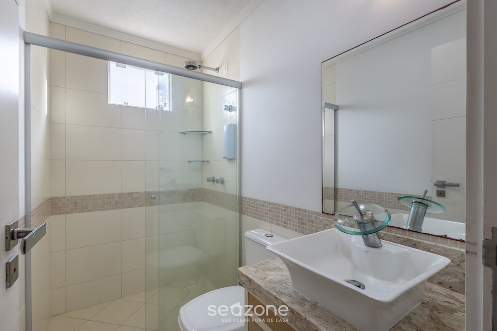 Stay Steps From the sea in Meia Praia - VIM