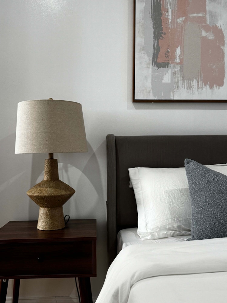 Spacious Brand new Fully Furnished 2-bedroom in Prime Murray Hill Move-in Ready