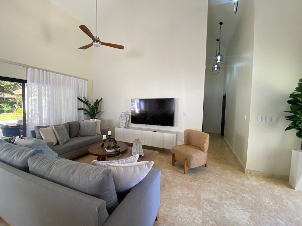 Luxury 5 Bedrooms Villa in Hispañola -sosua