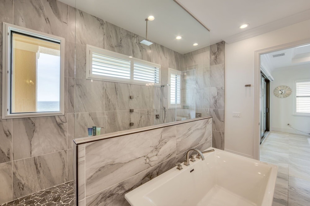 3552/3554 Big Kahuna Oasis: 10br, Pools & Beach Access 10 Bedroom Home