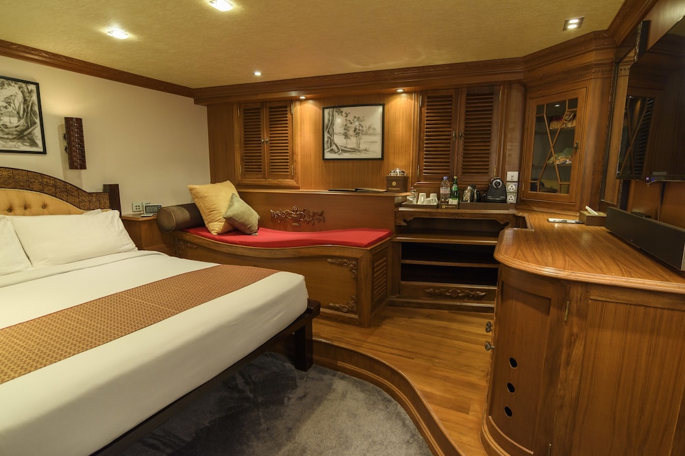 Dhaainkan'baa - Luxury Yacht photo 3