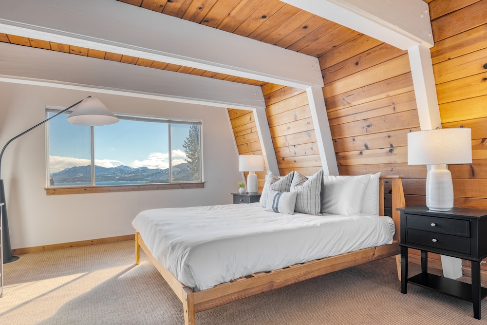 Chickaree & Chickadee Buyout by Avantstay 2 Sister Cabins view 2