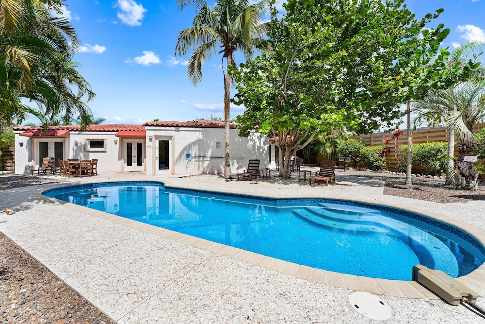 Crescent Street Villas By Beachside Mgt