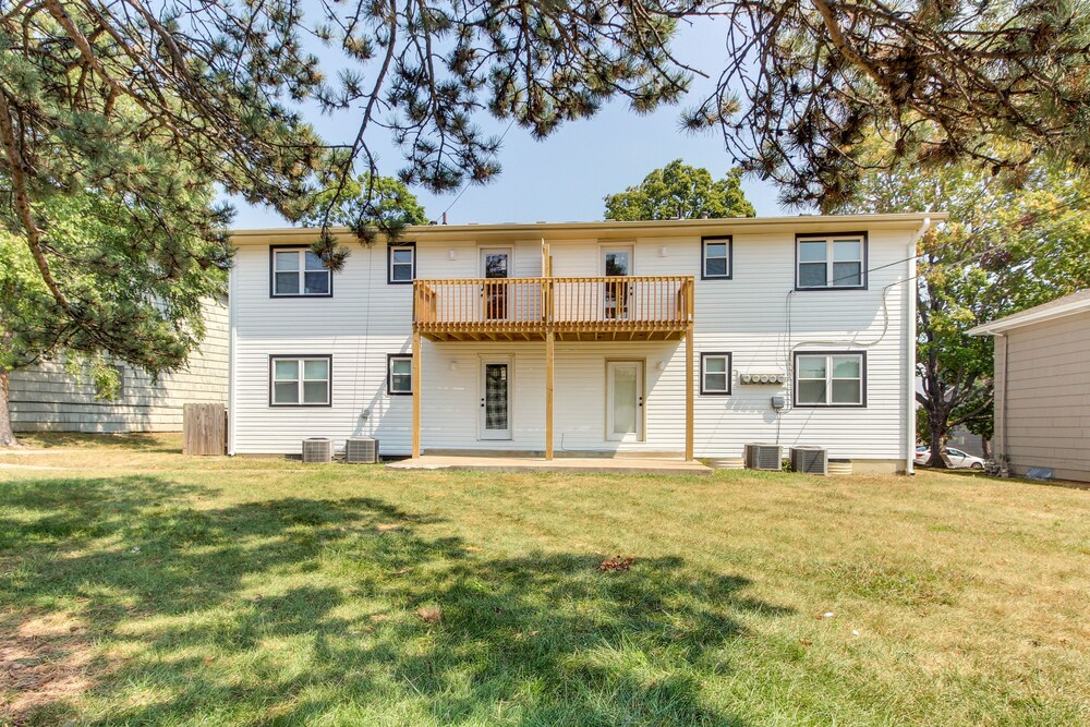 Pet-friendly Overland Park Condo With Pool Access! view 5