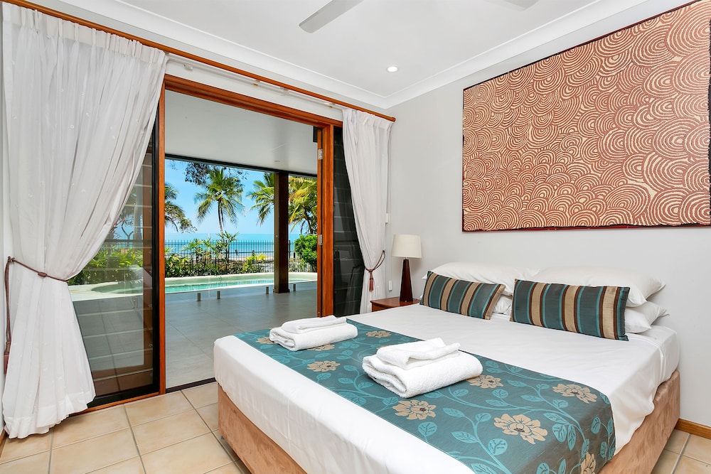 Reeflections Beachfront Holiday House