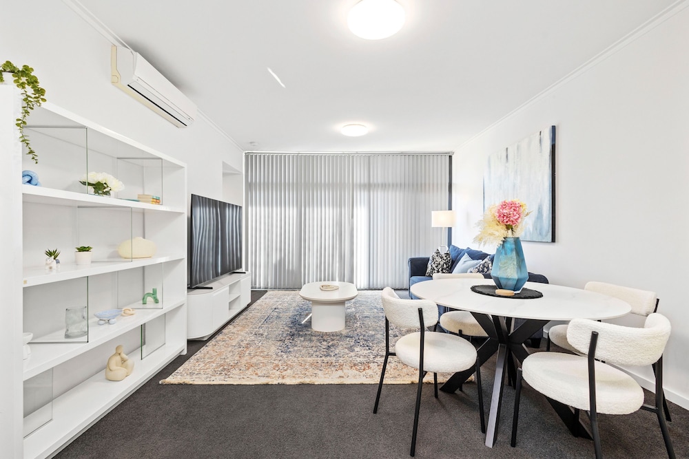 Beaufort Street 1bdr Parking