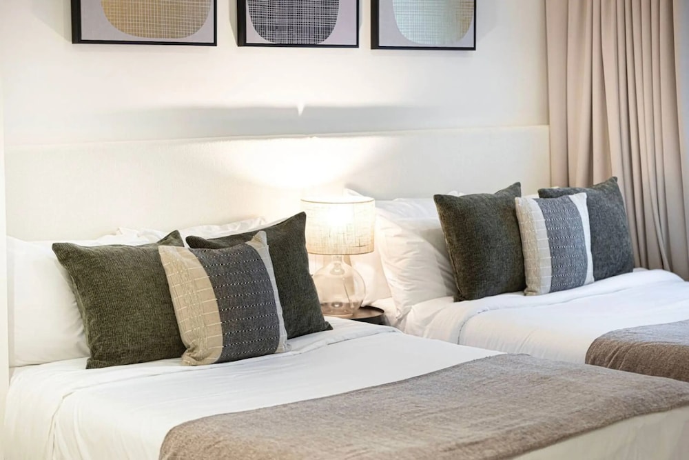 Burj Crown Lux Apartment by Dubai Mall