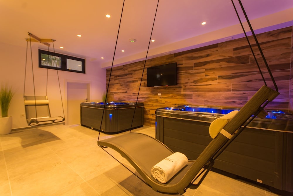 Luxury Apartments Royal M with Pool