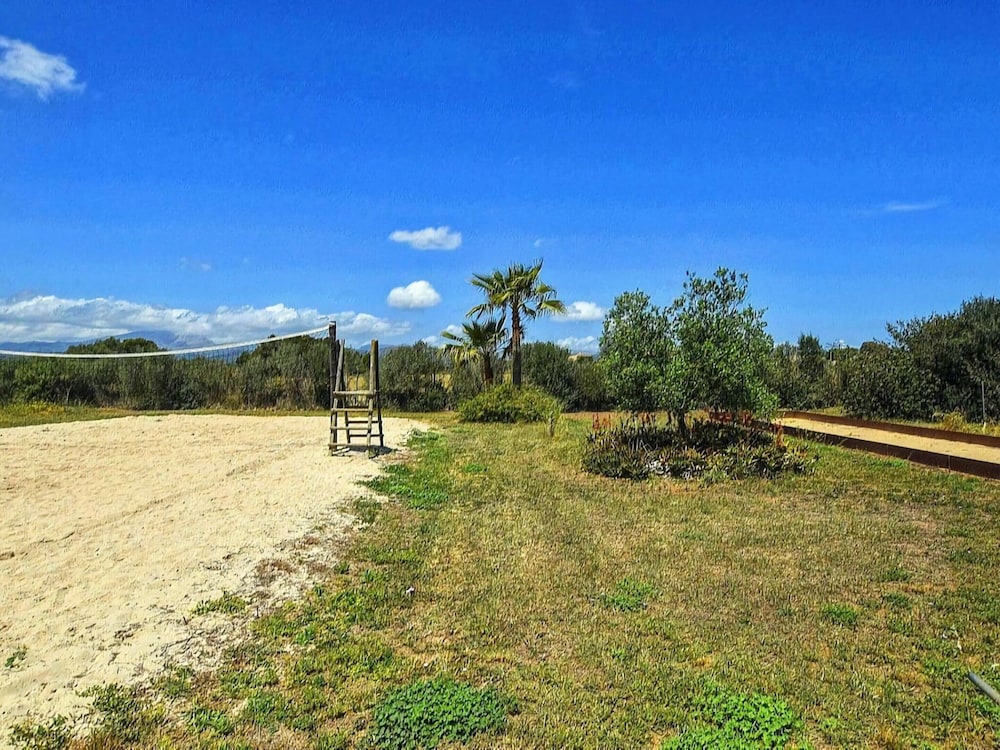 Luxurious Villa Perfect for Large Families, Near the Beach