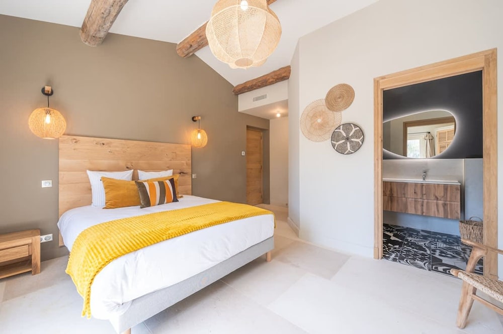 Villa Lou Panta Elegance and Comfort in the Heart of Saint-r My-de-provence