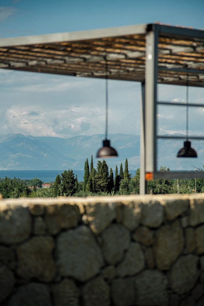 Kukutseli Country Living by White Dream