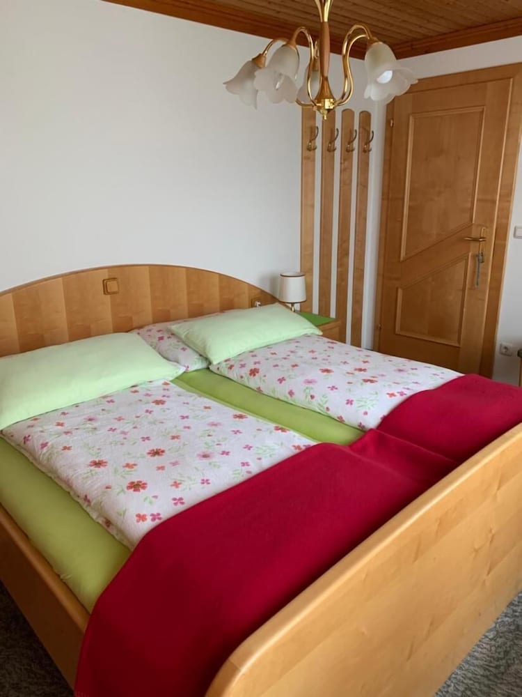 Charming Apartment in Goldegg, Austria - Mountain Views & Private Entrance