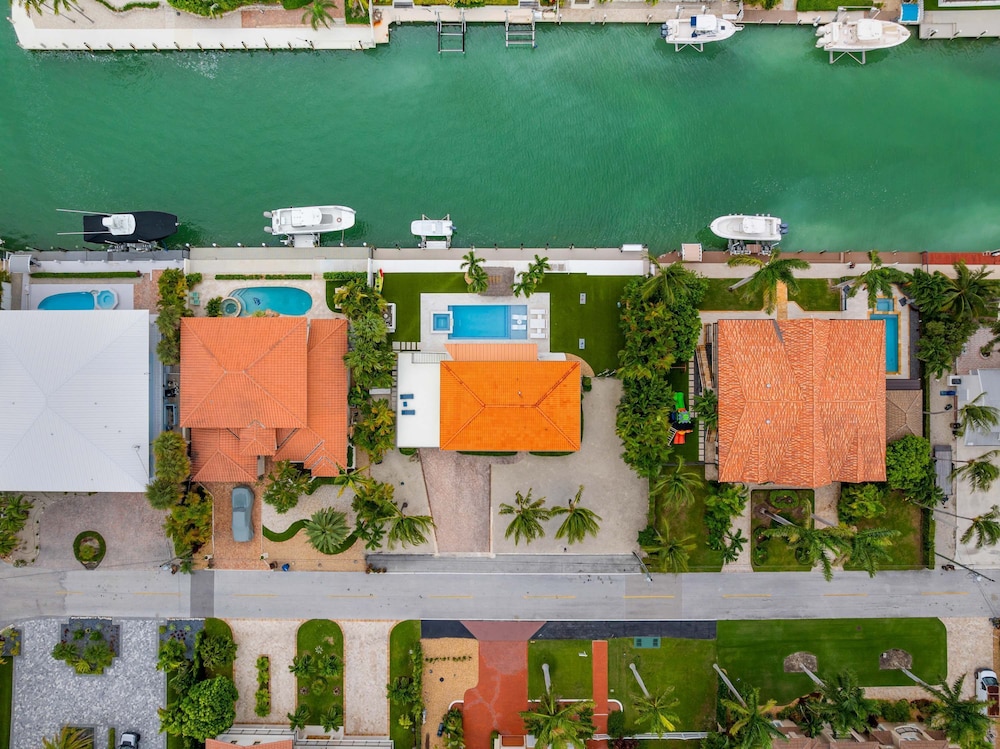 Deep Blue Waterfront Gem Pool Kayaks Dock