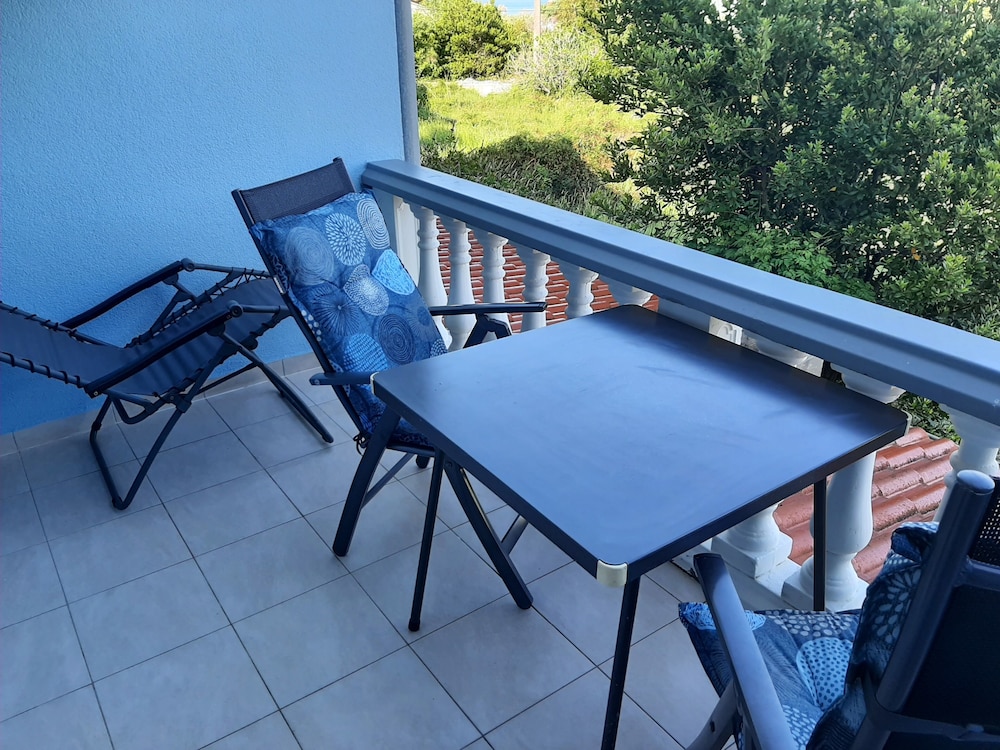 Impeccable 2-bed Apartment in Zaton view 4