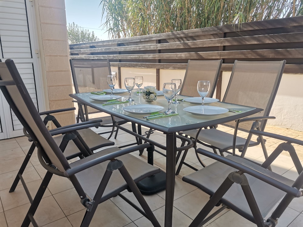Minas Villa Pool Wifi and Close to Sirena bay