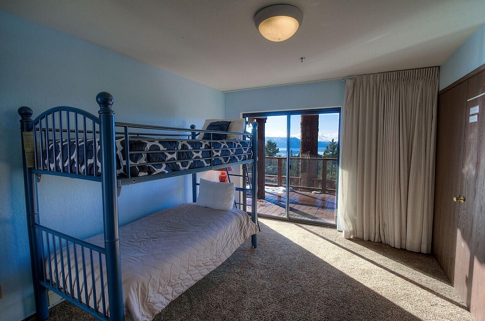 Lakescape 3 Bedroom Condo by RedAwning view 4