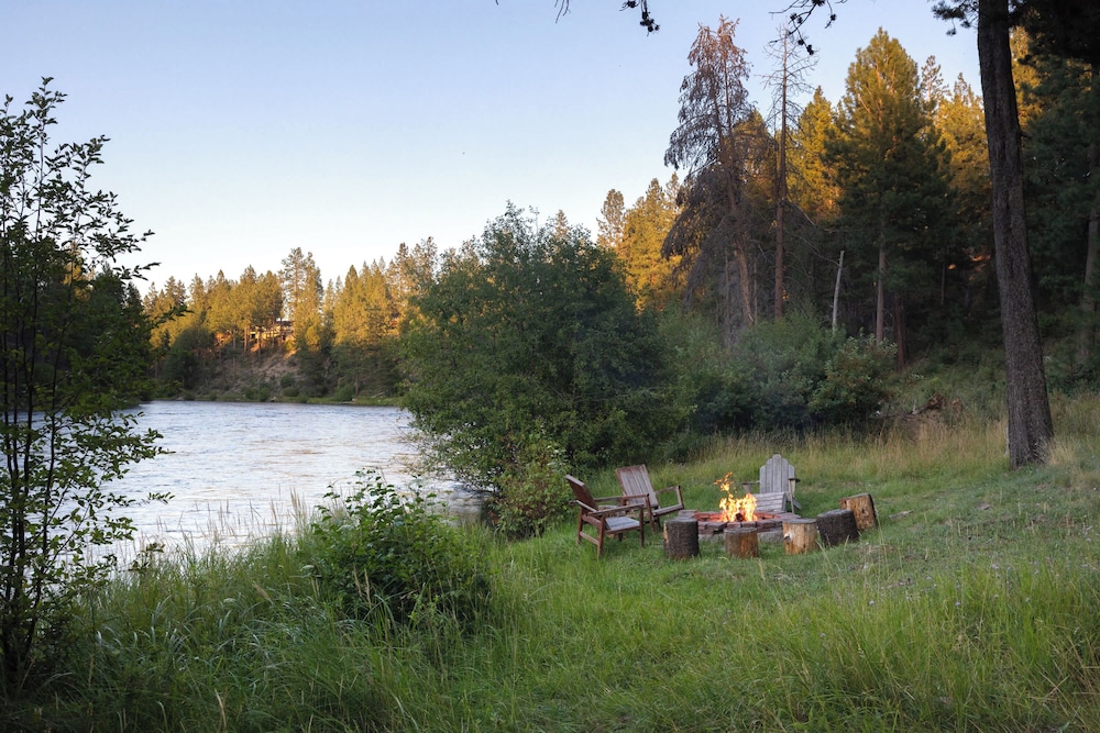 Amazing Riverfront on the Water- Big Sky Bend