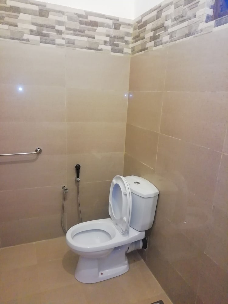 Surf & Relax Inn Arugambay view 5