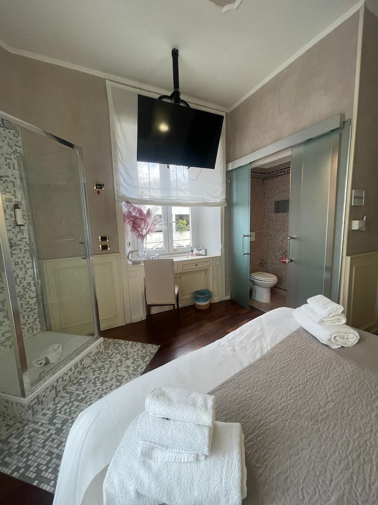 Dama Opera Elegantia Rooms