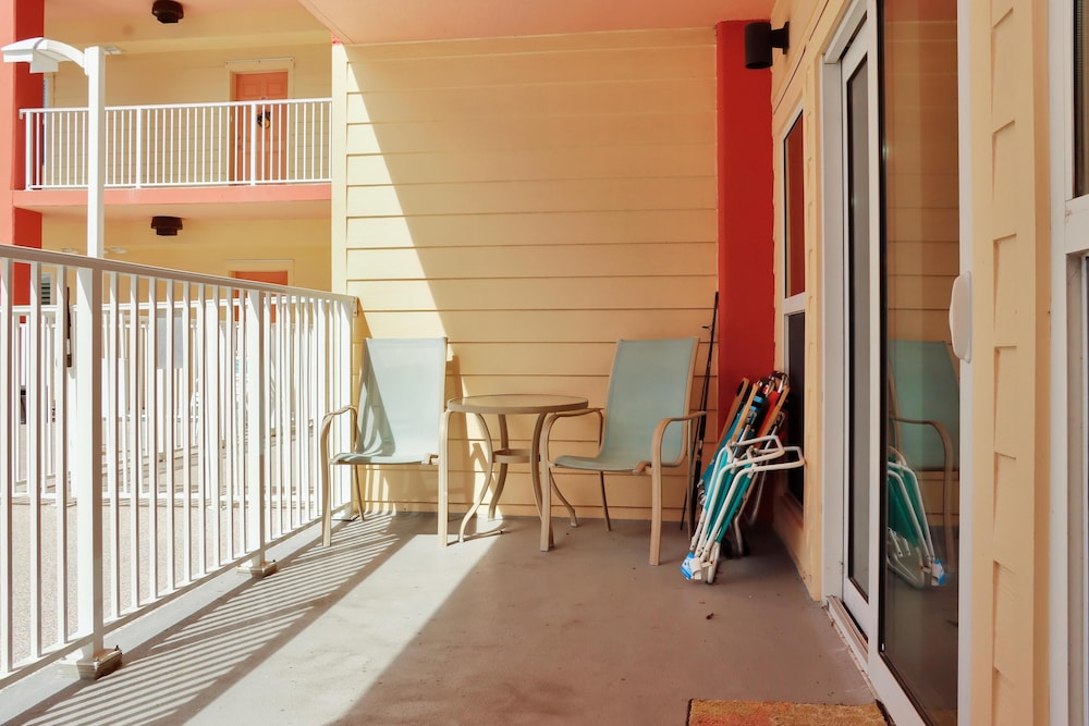 Paradise Shores 105