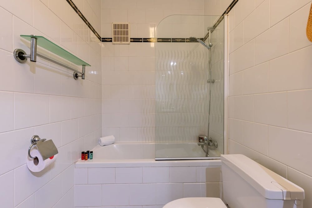 Beautiful and Spacious Studio With Side Seaview