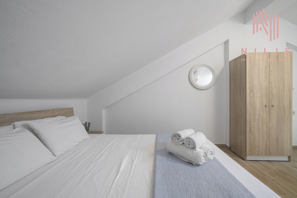 Azur Residences, Nilie Hospitality MGMT