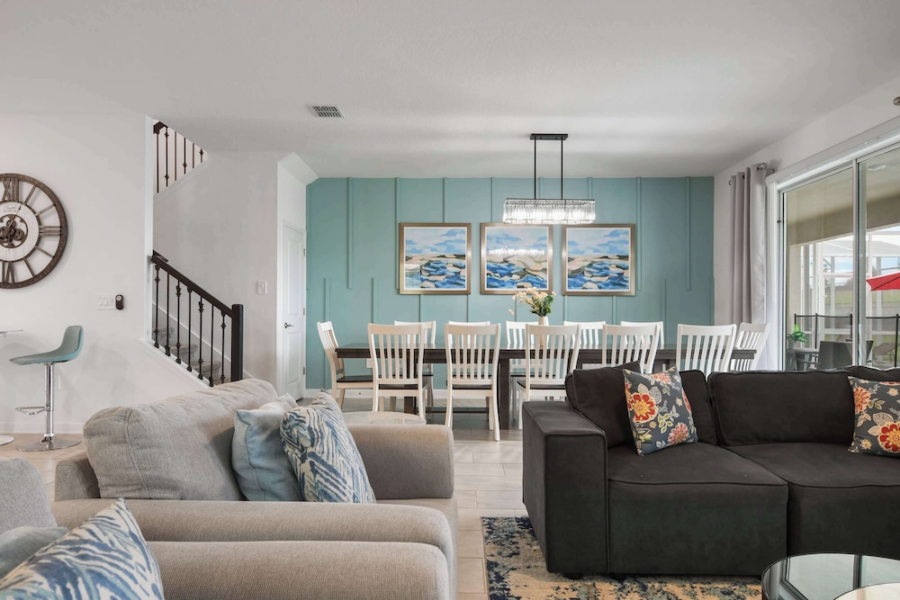 Luxury 10-bedroom Villa in Champions Gate Resort