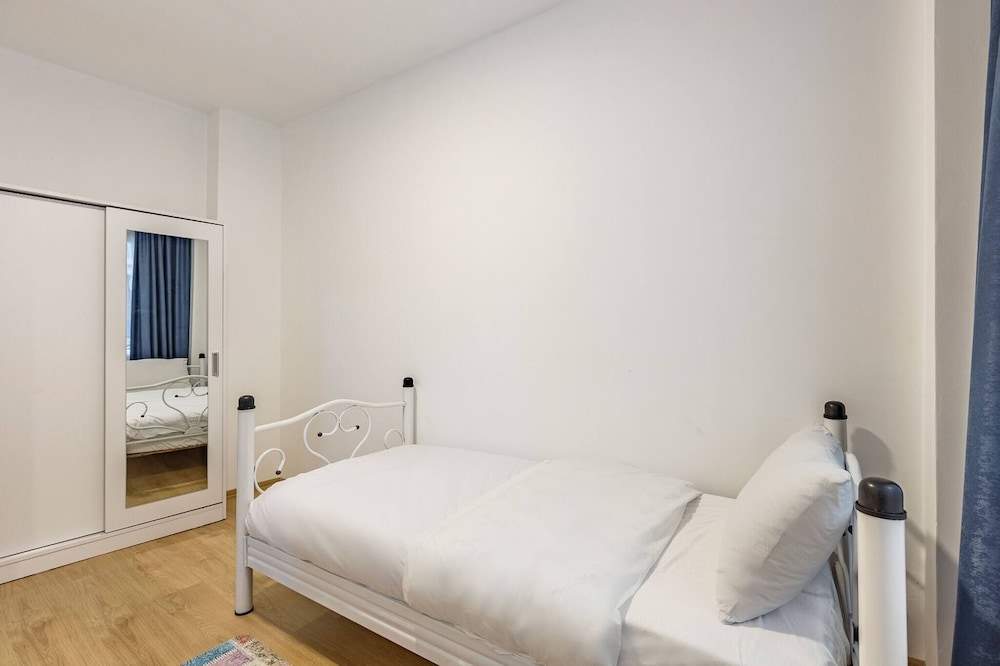 Charming Kadıköy Apartment With City Views