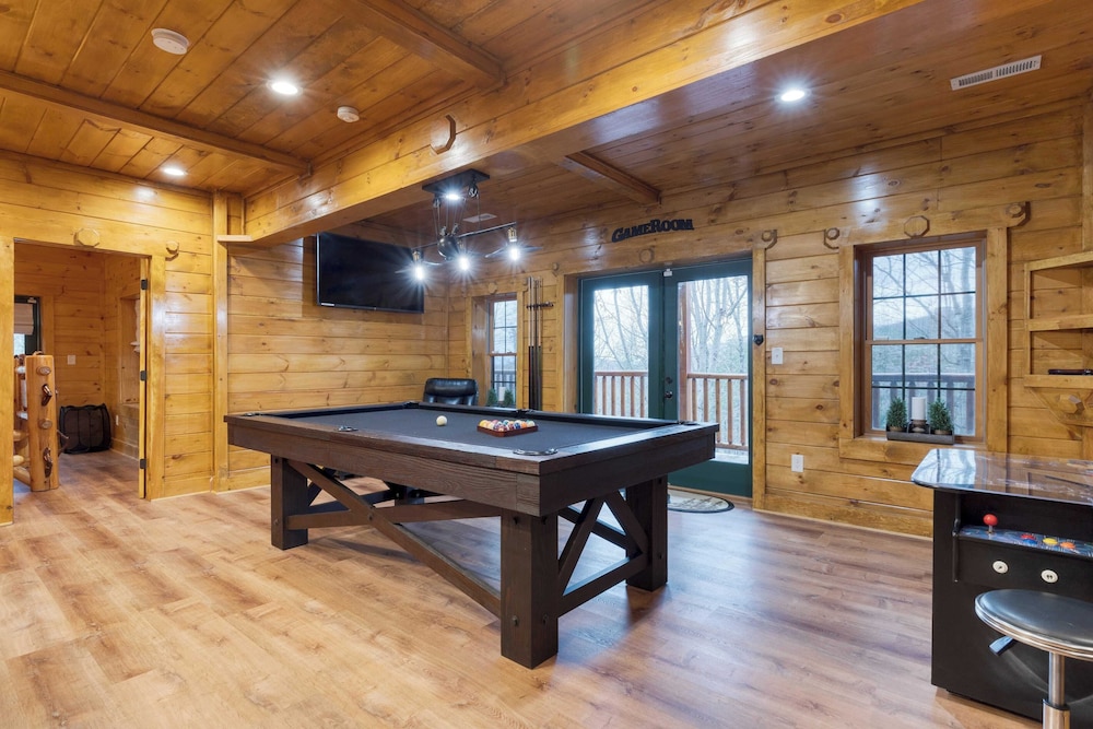 American Dream by Avantstay Deck w/ Views Theater, Game Room, Community Pool