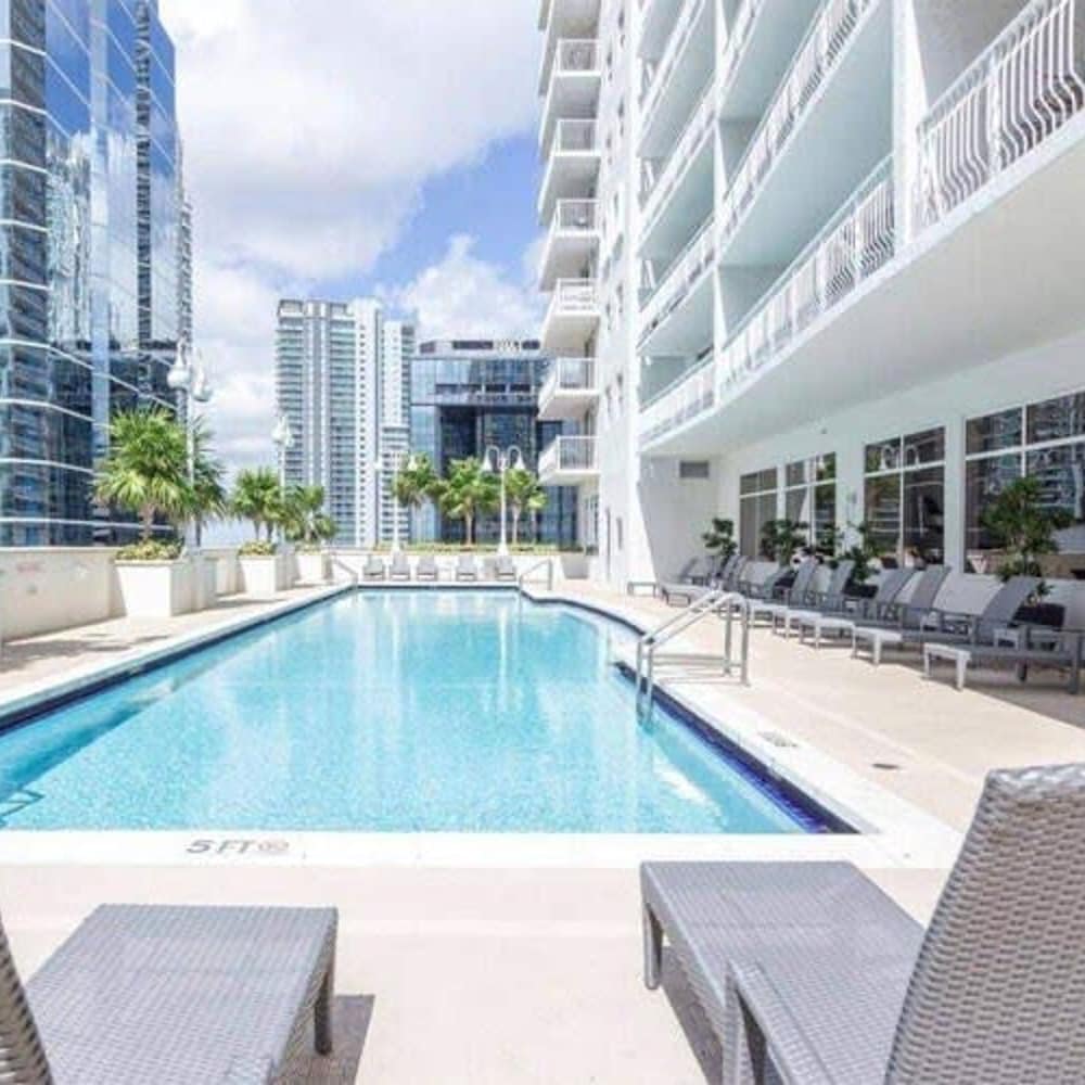 Modern 1-br Condo in Upscale Brickell Locale
