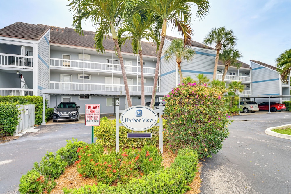 Pool & Beach Access: Vero Beach Condo!