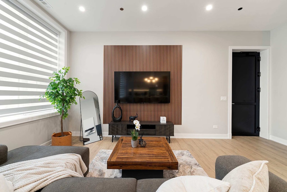 Spacious Bright Modern New Unit in Tri Taylor