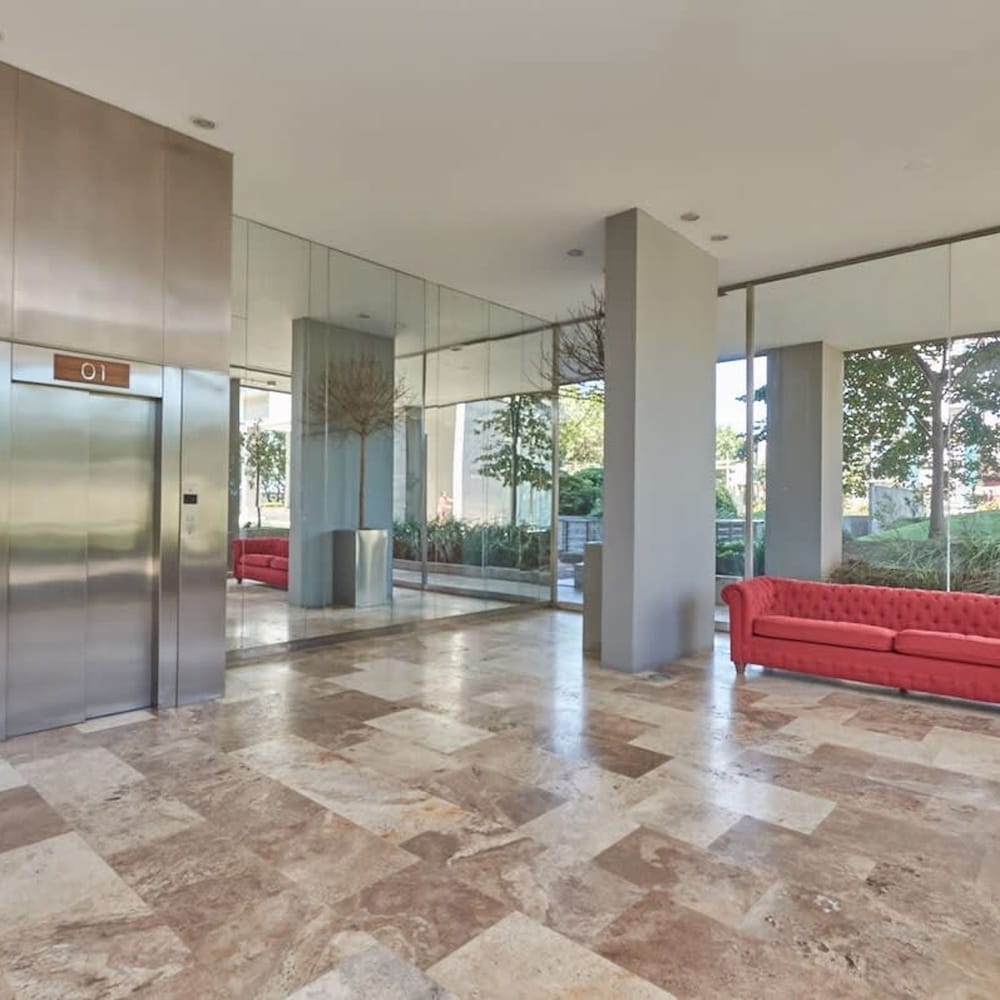Torre Montagna I Stylish 1BR With Balcony in Nu ez